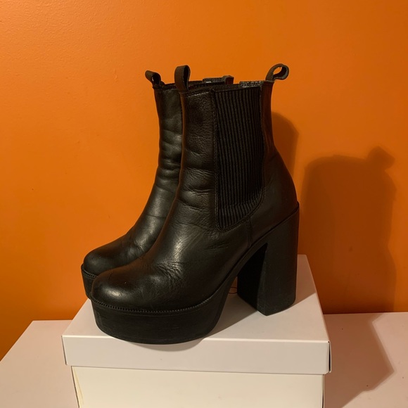 Black platform Lintervalle booties - Picture 2 of 3
